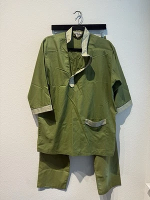 JUEGO DE PIJAMA VERDE MARSHALL FIELD & CO DE COLECCIÓN PARA HOMBRE TALLA MEDIANA INSPIRADO EN KURTA Foto 1 de 4