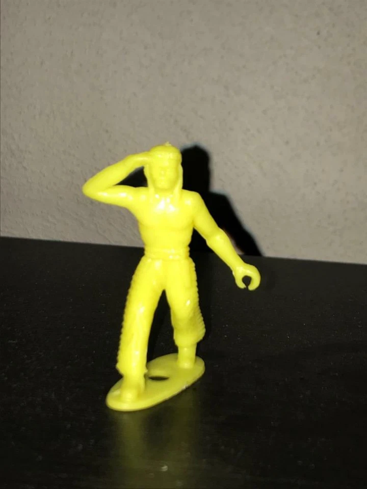 MPC Ringhand Indian Scout en plástico amarillo 60 mm Foto 1 de 1