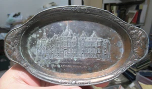RARO vassoio in rame, souvenir della scuola superiore Olean NY, Made in Japan, 6"x3,5" - Foto 1 di 7