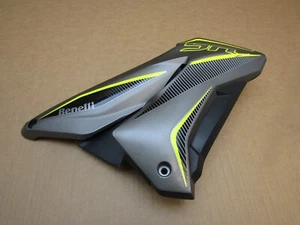Benelli BN 125 E5 2022 2.495 Meilen rechte Seitenverkleidung (13869) - Bild 1 von 9