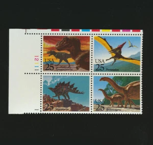 Dinosaurios Animales Prehistóricos #2422 - 2425 Como Nuevo NH Placa Setenante Completa # Negro - Imagen 1 de 1