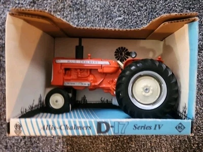 Scale Models Allis-Chalmers D17 Series 4 1/16 diecast metal farm tractor - Image 1 of 4