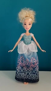 "DISNEY", "HASBRO", 2015, Bambola Principessa Cenerentola, altezza 29 cm. - Foto 1 di 10