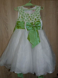 Blumenmädchenkleid Neu Gr. 122/128 Grün Weiß Hochzeit Party Festkleid - Bild 1 von 7