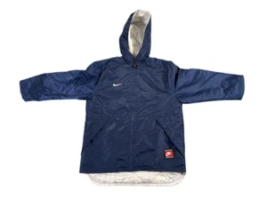 Chaqueta acolchada vintage Nike niños mediana (10-12) azul logotipo abrigo de invierno años 90 Swoosh - Imagen 1 de 14