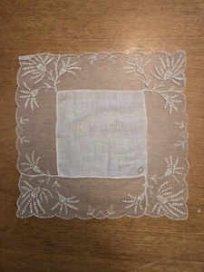 VINTAGE HANKY WEDDING HANDKERCHIEF NEW TAGS LACE & IRISH LINEN 11.75 In - Picture 1 of 7