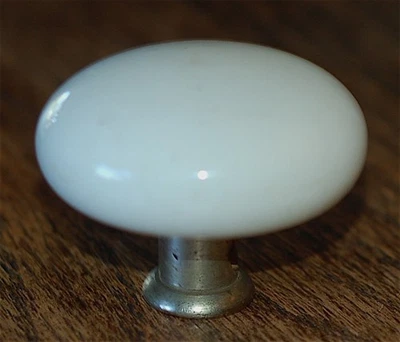 Antigua perilla de puerta de vidrio esmerilado con poste de metal cromado plateado de 2 1/4" de diámetro Foto 1 de 4