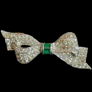Vintage Bow Rhinestone and Green emerald crystals Broach with bar clasp - Picture 1 of 10