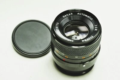 Lente Sakar MC Auto 28 mm F 1:2,8 probada funcionando con ambas tapas de lente PARA KONICA FT-1 Foto 1 de 2
