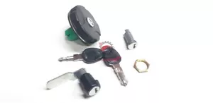 1E004504 KIT SERRATURE E TAPPO APE 50 2T ORIGINALE PIAGGIO - Foto 1 di 1