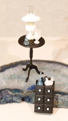 Kit de mesa miniatura con candelabro Chrysnbon para casa de muñecas, negro #2426BK Foto 1 de 4