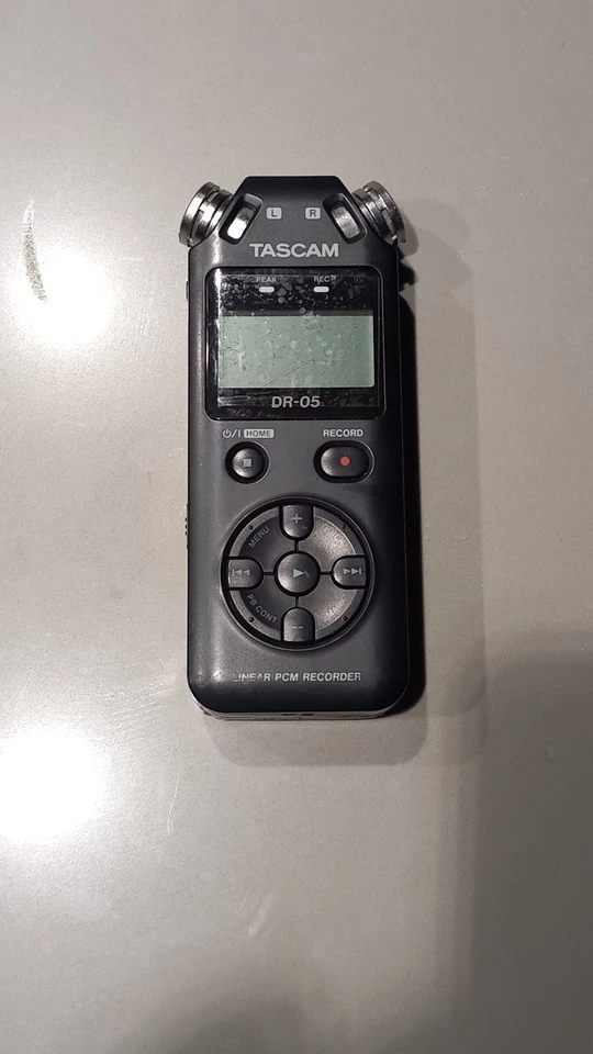 Tascam Dr-05 Registratore Audio Portatile - 2GB - Immagine 1 di 4