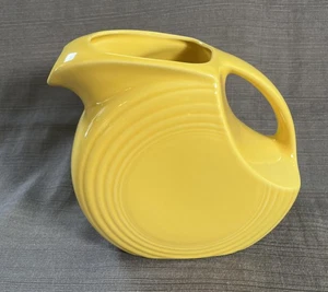 Fiesta Fiestaware Large Disc 67oz Pitcher Yellow Made in USA Homer Laughlin - Picture 1 of 8