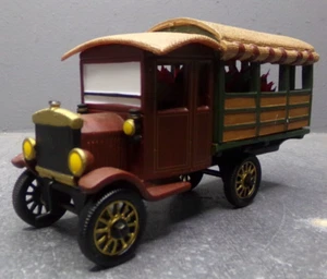DEPT 56 CHRISTMAS SNOW VILLAGE ACC HERITAGE VILLAGE POINSETTIA DELIVERY TRUCK - Picture 1 of 7