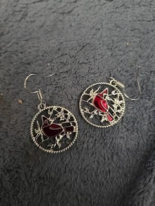 NEW! Christmas Red Cardinal Earrings. Beautiful!! - Picture 1 of 1