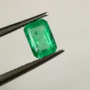 0.65ct Natural Ethiopian Emerald octagon nice green good luster gemstone - Picture 1 of 5