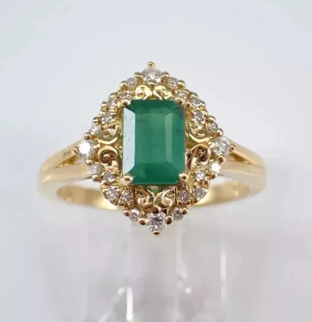 Anillo de compromiso con halo de esmeralda natural corte esmeralda de 3,00 quilates enchapado en oro amarillo de 14 k Foto 1 de 4