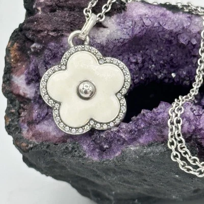 Collar Flor Reversible Brighton Dazzling Love Esmalte Blanco 16-18" Foto 1 de 4