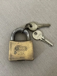Vintage Yale Lock Company Hardened Brass Lock 8500 W/2 Keys Works Made In USA - Picture 1 of 4