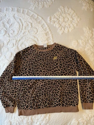 Nike Leopard Print Fleece Sweatshirt Medium Brown Black Athletic Athleisure E 38 - Image 1 of 4
