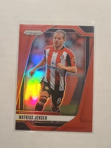 Prizm Premier League Mathias Jensen #249 Red Prizm 83/199 Brentford 2024-25 - Imagen 1 de 2