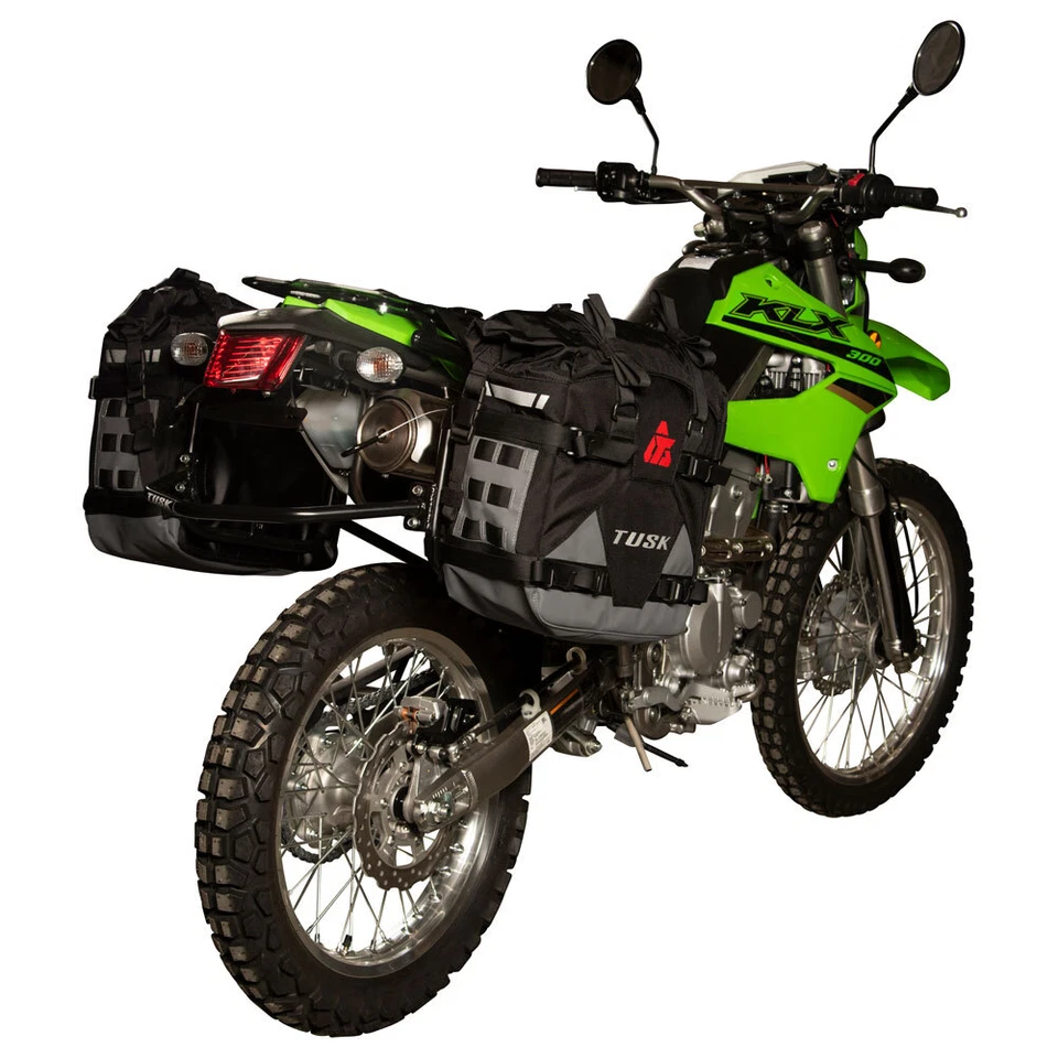 Alforjas Tusk con bolsas de piloto negras/grises con soporte superior para KAWASAKI KLX300 Foto 1 de 4