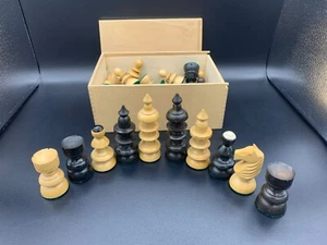 Set scacchi vintage antico Vienna caffetteria bicolore legno duro pezzi re 4 3/8 in - Foto 1 di 24