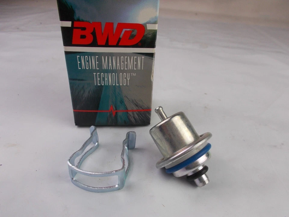 Regulador de presión de inyección de combustible BWD 24067 se adapta a; Chevrolet y GMC Foto 1 de 4