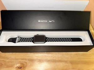 Black Apple Watch Series 2 42 mm Nike M/L Band NIKE EDITION / BRAND NEW - Photo 1 sur 5