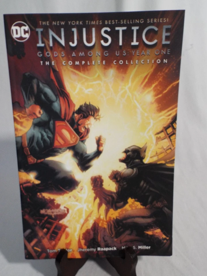 Injustice: Gods Among Us Year One-The Complete Collection (DC Comics May 2016)