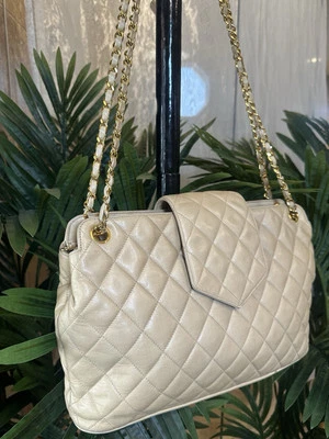 CHANEL authentic  vintage shoulder bag - Image 1 of 4