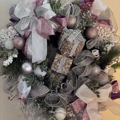 Grinalda de Natal deslumbrante rosa, prata e branco 26” feita à mão - Imagem 1 de 4