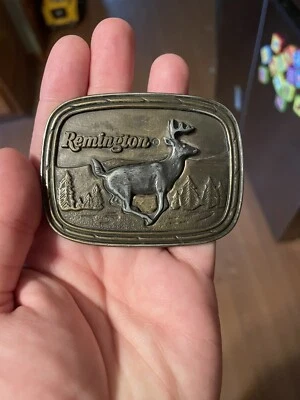 DE COLECCIÓN 3" A TRAVÉS 1979 BRAZOS REMINGTON CORRIENDO COLA BLANCA CIERVO METAL HEBILLA DE CINTURÓN Foto 1 de 2
