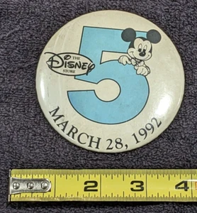 VINTAGE THE DISNEY STORE MARCH 28 1992 5 YEARS COLLECTIBLE BUTTON 4 INCH - Picture 1 of 3