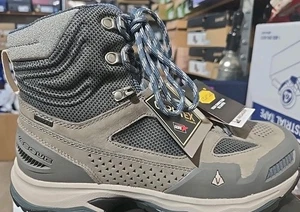 VASQUE BREEZE AT GTX WOMENS HIKING BOOT 10.5 M NEW IN BOX - Picture 1 of 4