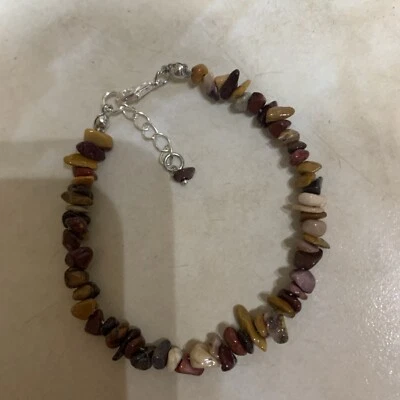 Mookaite Chip Gemstone Bracelet - Image 1 of 4