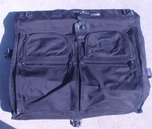 Tumi 22134DH NYLON BLACK 22" 19 x42 (OPENED) Carryon HANGING GARMENT BAG SUITOR - Picture 1 of 5