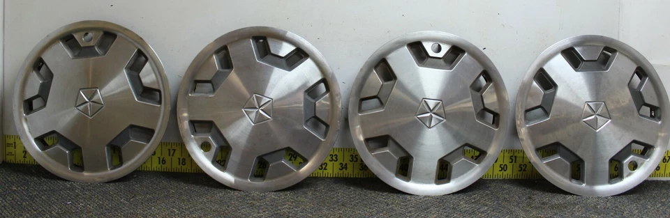 OEM Set of 4 14" Hub Caps Wheel Covers #463 1988-93 Dodge Caravan Voyager (2191) - Image 1 of 4