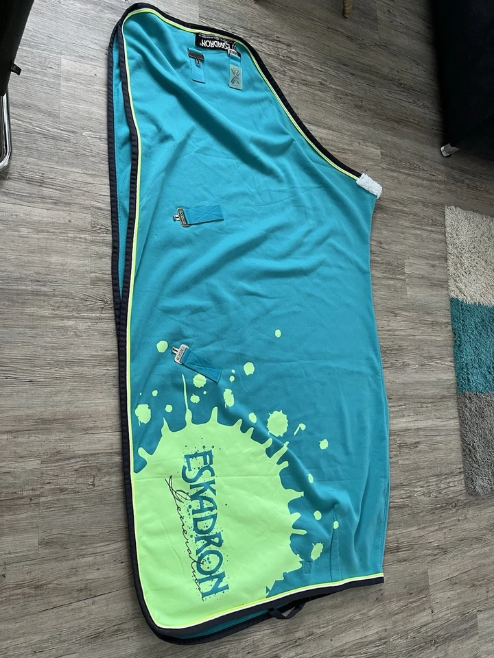 Eskadron Next Generation Abschwitzdecke Neongreen Splash Größe L Mit Bauchgurten - Bild 1 von 4