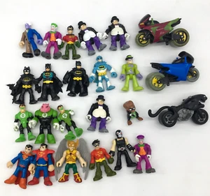 Lotto di 21 action figure Fisher Price Imaginex DC Comics e tre veicoli pipistrello - Foto 1 di 11