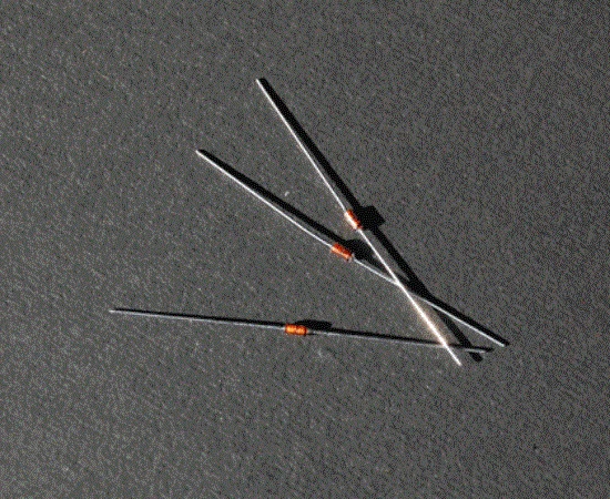 Cinta de tira continua axial 100 un. 1N4733A diodo Zener 5.1V 1W DO-41 Foto 1 de 1