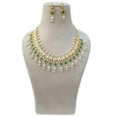 Joyería nupcial tradicional Jadau Kundan look chapado en oro perla y esmeralda verde Foto 1 de 4