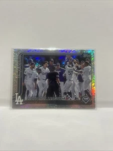 2025 Topps Series 1 Los Angeles Dodgers Team Card Sand Glitter Foil SP #302 - Picture 1 of 2