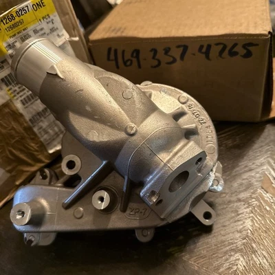 Bomba de agua original para motor GM 12680257 Foto 1 de 3