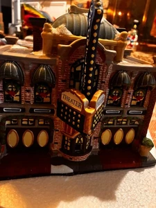 2016 Enchanted Forest Christmas House Movie Theatre With Original Box - Picture 1 of 10