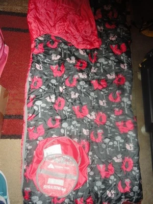 OZARK TRAIL SACO DE DORMIR JUVENIL COM ZÍPER PARA CRIANÇAS VERMELHO/PRETO COM RAPOSAS FOFAS TEM BOLSA - Imagem 1 de 4