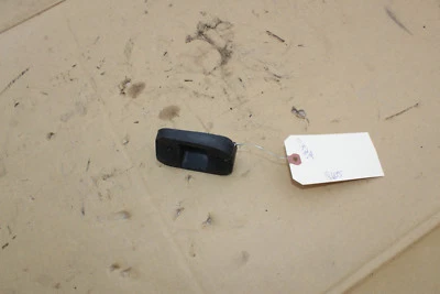 ОТДЕЛКА ИЗ ПЕНОМАТЕРИАЛА СТОПОР ЗАДНЕЙ ПРАВОЙ ДВЕРИ 2017 JAGUAR XE R605 - Изображение 1 из 4