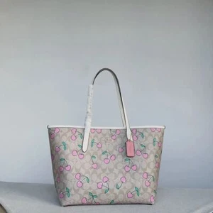 COACH CF444 Tote Bag Signature Heart Cherry Print LIGHT KHAKI Outlet NEW - Picture 1 of 8