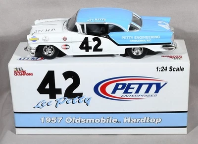 Lee Petty 1957 Oldsmobile #42 (Petty Enginering) 504 de 630 escala 1:24 Foto 1 de 4