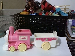 Vintage 1990er Kelly rosa weiß Zug Ersatzteile Barbie Schwester - Bild 1 von 11